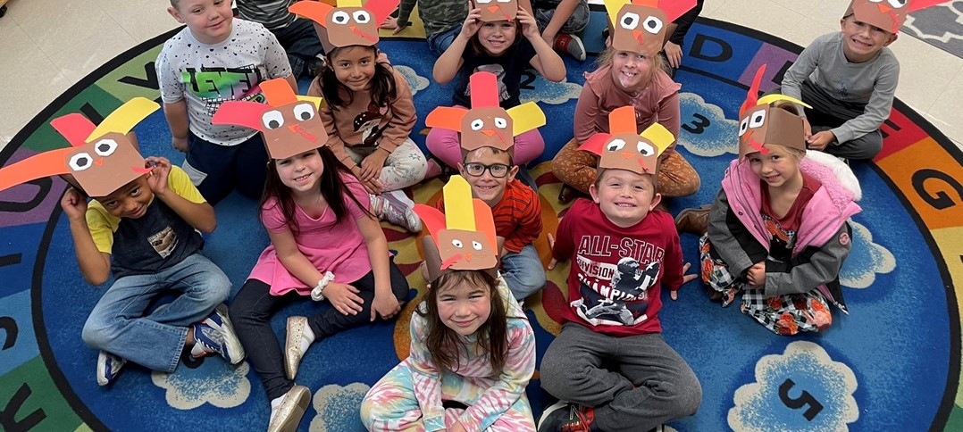 elementary student and turkey hats